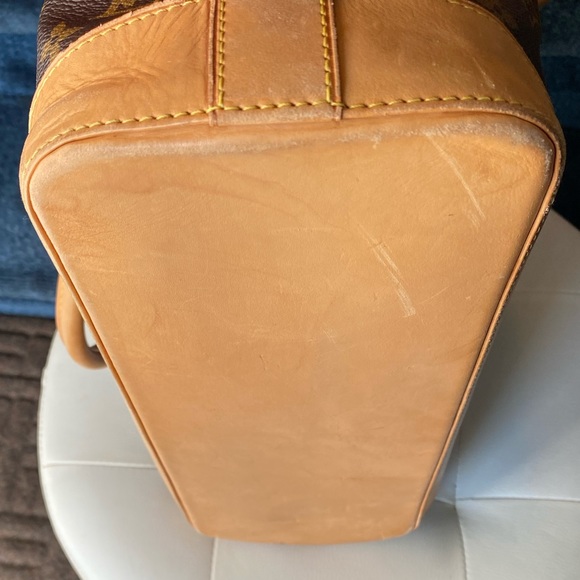 ❌❌SOLD❌❌ Authentic Loius Vuitton Horizontal Lockit - Picture 6 of 16